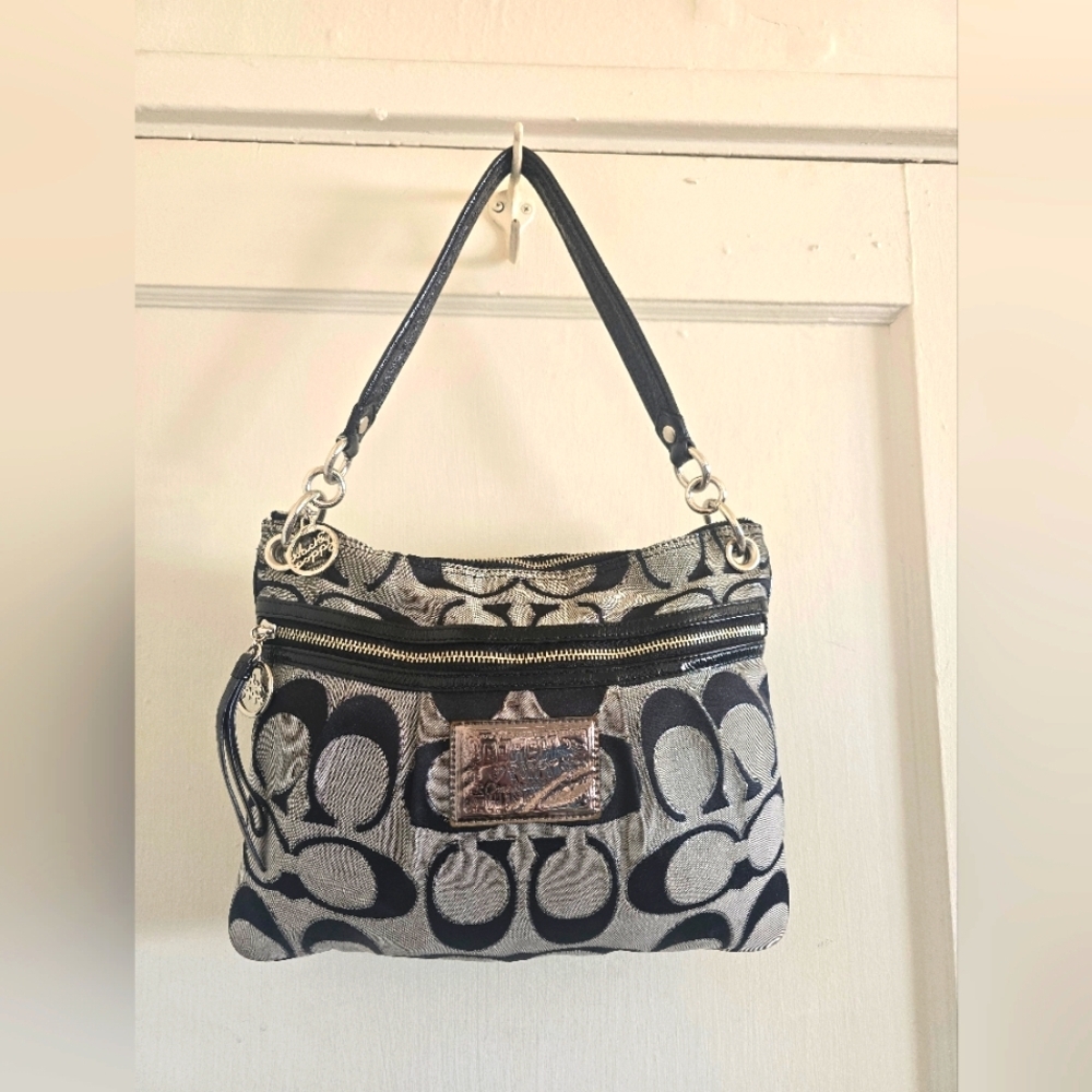 Coach Black and Gray Signature Shoulder Bag! Like New! Style 17047- 12/2010!